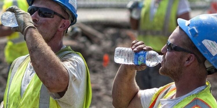 Inspectorii ITM Brăila reamintesc obligativitatea aplicării măsurilor pentru asigurarea protecției persoanelor încadrate în muncă, pentru perioadele în care se înregistrează temperaturi extreme