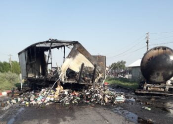 Galerie foto: Accident urmat de incendiu pe DE 87, la ieșire din localitatea Baldovinești, către Galați