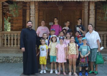 Copii din parohiile Chiscani 1 şi Scorţaru Nou, din județul Brăila, au participat la activităţi de vară la Mănăstirea ”Sfântul Mare Mucenic Pantelimon“ din staţiunea Lacu Sărat