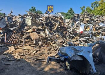 În cadrul unei societăți comerciale din localitatea Lunca, județul Tulcea, polițiștii au constatat că s-ar fi desfășurat activități de dezmembrare a autovehiculelor scoase din uz, în mod ilegal