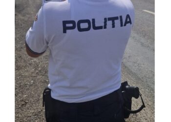 Reținut de polițiști pentru lovire