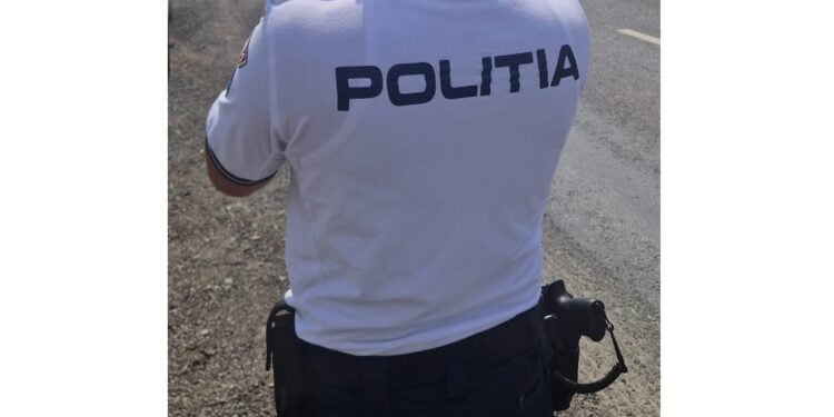 Reținut de polițiști pentru lovire