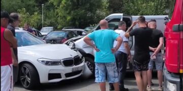 Accident în Micro 17, în fața Oficiului Poștal de pe strada Barboși, din Galați. Unul dintre șoferi avea o alcoolemie de 1,68 mg/l alcool pur în aerul expirat