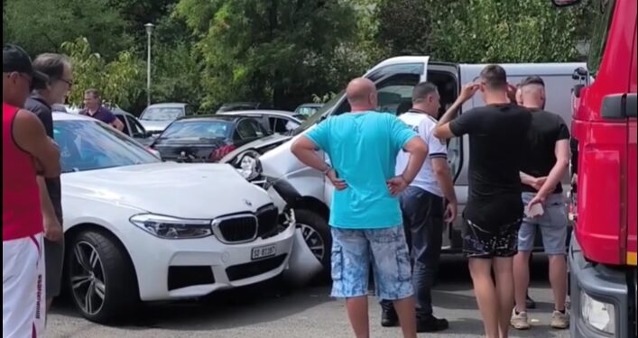 Accident în Micro 17, în fața Oficiului Poștal de pe strada Barboși, din Galați. Unul dintre șoferi avea o alcoolemie de 1,68 mg/l alcool pur în aerul expirat