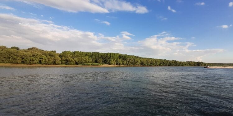 Ședință la Prefectura Brăila, pe tema prevenirii și asigurării capacității de răspuns la riscurile generate de creșterea nivelului Dunării