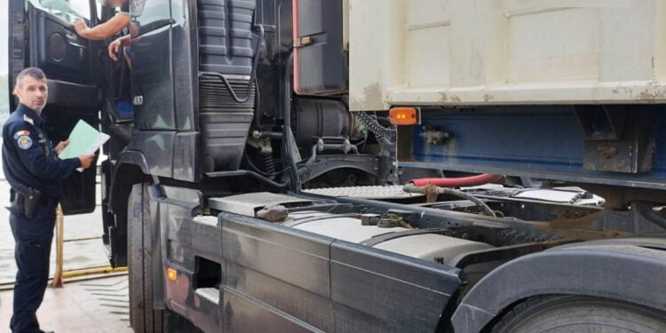 S-a prezentat la Punctul Poliției de Frontieră Zona Liberă Brăila cu o poliță de asigurare obligatorie falsificată