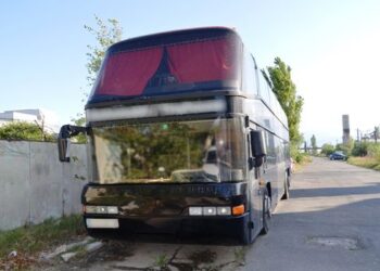 Autocar declarat furat de pe raza localității Câineni, județul Vâlcea, descoperit de polițiștii de frontieră la Galați