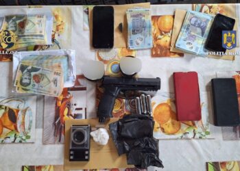 Reținuți pentru săvârșirea infracțiunii de trafic de droguri de mare risc, în formă continuată