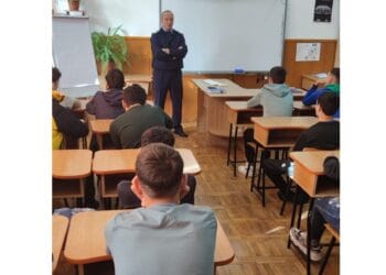 Programul „Școala în siguranță” continuă. Astăzi jandarmii brăileni au fost la Liceul Tehnologic „Panait Istrati”