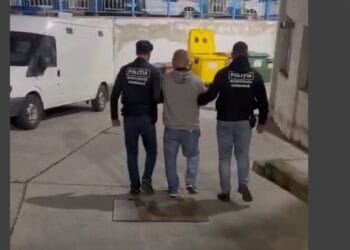 Arestat preventiv după ce a lovit cu pumnul o femeie de 71 de ani și un bărbat de 51 de ani