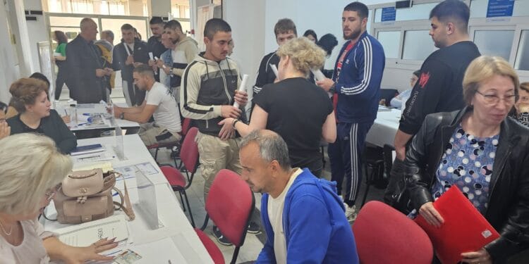 La “Bursa locurilor de muncă pentru absolvenți“ organizată la AJOFM Brăila au participat 155 de persoane interesate de oferta de locuri de muncă