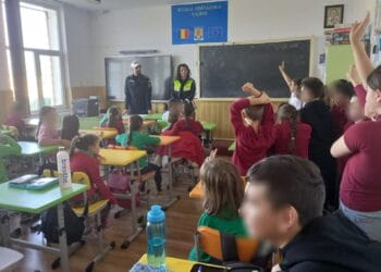 Programul „Școala Altfel” la Vădeni, cu participarea polițiștilor de siguranță școlară