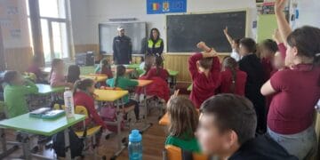 Programul „Școala Altfel” la Vădeni, cu participarea polițiștilor de siguranță școlară