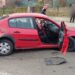 A pierdut controlul volanului și a intrat în coliziune cu gardul unui imobil