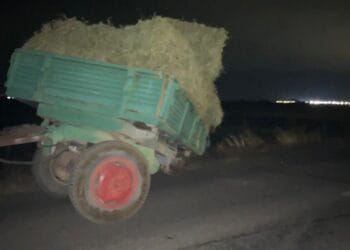 Accident pe un drum județean din Buzău în care a fost implicat un tractor cu remorcă