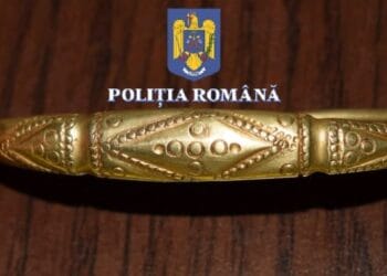 Broșă susceptibilă a face parte din patrimoniul cultural național, recuperată de polițiști în urma unui anunț postat pe o rețea de socializare