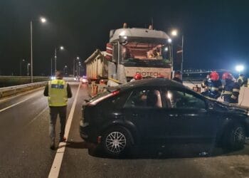 Accident rutier pe podul suspendat peste Dunăre