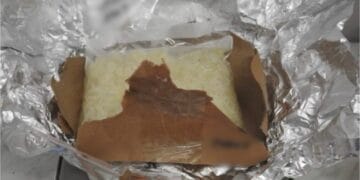 Reținut de DIICOT după ce a fost prins în flagrant, pe raza municipiului Brăila, când ridica un colet în care se aflau droguri de risc