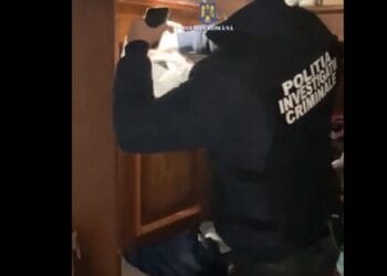 Buzoian reținut pentru proxenetism