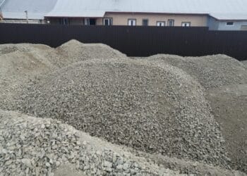 Constructorul care efectua lucrări pe DJ203 amendat de Garda de Mediu