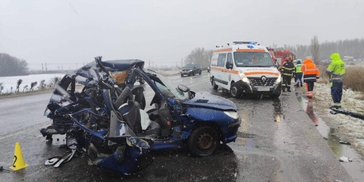 Accident grav pe DN2 E85. Două persoane decedate și alte trei rănite