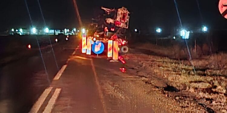 Un ansamblu rutier înmatriculat în Ucraina s-a defectat și a blocat DN23, pe un sens de mers, între localitățile Latinu și Măxineni