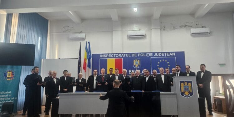 Corul Armonia i-a colindat pe polițiștii brăileni