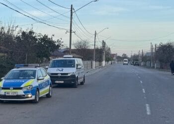 Tineri brăileni reținuți de polițiști, supectați de pentru furt calificat