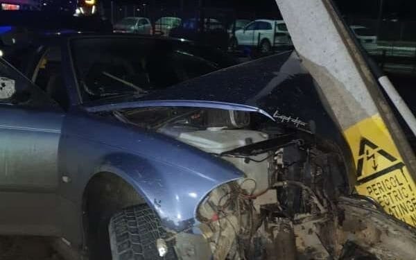 A intrat cu masina in stalp