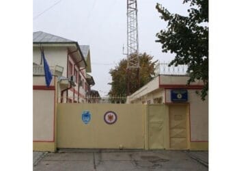 Prosteste ale polițiștilor și polițiștilor de penitenciare nemulțumiți că li s-au diminuat salariile cu 15%
