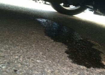 Ulei pe partea carosabilă pe Bulevardul Dorobanților