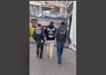 Tânăr reținut de polițiști și apoi arestat preventiv pentru comiterea a 4 infracțiuni