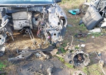 Amenzi în valoare de 40.000 lei aplicate unei firme care făcea dezmembrări de vehicule fără respectarea prevederilor legale