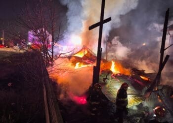 Incendiu la trei locuințe din localitatea Vărsătura