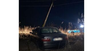 Bărbat găsit de polițiștii brăileni, după ce s-a tamponat cu mașina de un stâlp și a plecat de la fața locului
