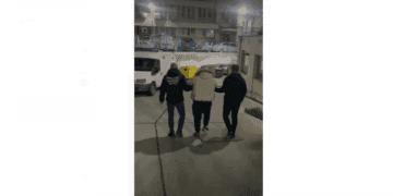 Bărbat reținut de polițiști pentru tâlhărie calificată și șantaj