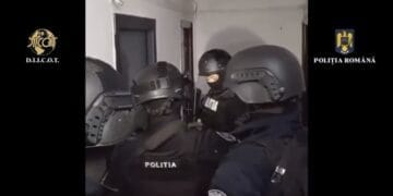 Procurorii DIICOT au dispus reținerea a 7 inculupați în urma unor percheziții în orașul Făurei și municipiul București