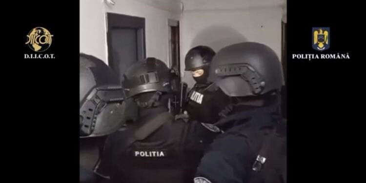 Procurorii DIICOT au dispus reținerea a 7 inculupați în urma unor percheziții în orașul Făurei și municipiul București