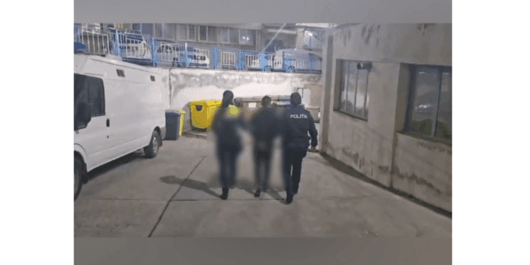 Reținut de polițiști pentru furt calificat și efectuarea de operațiuni financiare în mod fraudulos