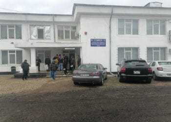 Prindere în flagrant într-un dosar privind dare de mită pentru promovarea examenului auto