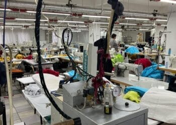 Inspectorii ITM Brăila au depistat 46 de persoane care prestau muncă nedeclarată la două fabrici de confecții