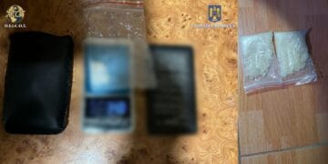 Tineri reținuți pentru săvârșirea infracțiunilor de trafic de droguri de mare risc și de operațiuni cu produse susceptibile a avea efecte psihoactive