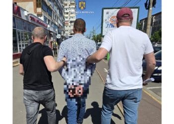 Mandat de arestare preventivă pus în aplicare de polițiști