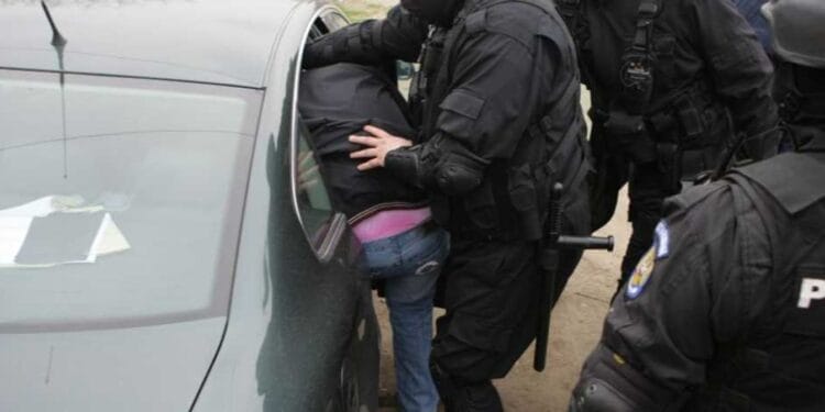 Urmăriți la nivel național și internațional prinși de polițiști