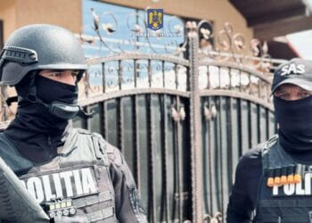 Percheziții la persoane acuzate că ar fi sustras un aparat de tip PayPoint