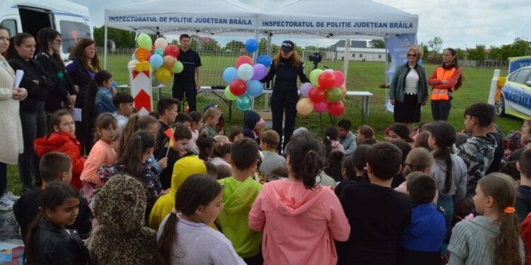Acțiuni desfășurate de polițiștii brăileni în comuna Viziru, cu ocazia Zilei Copilului