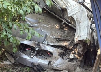 Accident grav cu 8 persoane implicate în județul Tulcea. O mașină a fost prinsă sub un TIR. Șoferul TIR-ului înmatriculat în Ucraina a decedat