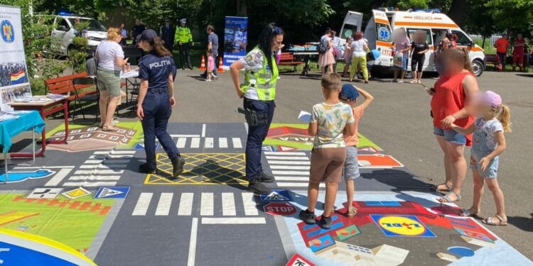 Polițiștii alături de copii în cadrul proiectului „Brăila în miniatură, un oraș pentru părinți și copii”