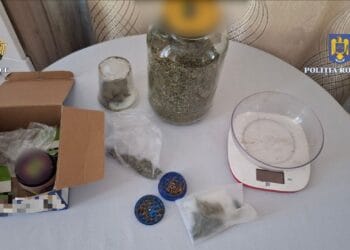 Cercetați pentru săvârșirea infracțiunilor de trafic de droguri de risc şi deţinerea de droguri de risc