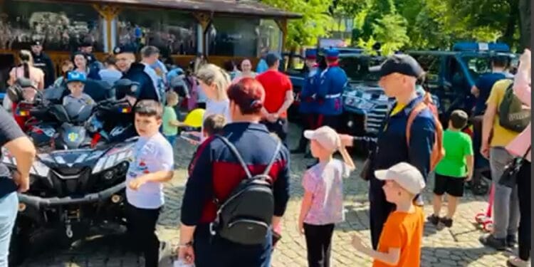 Jandarmii au adus bucurie copiilor de Ziua Copilului